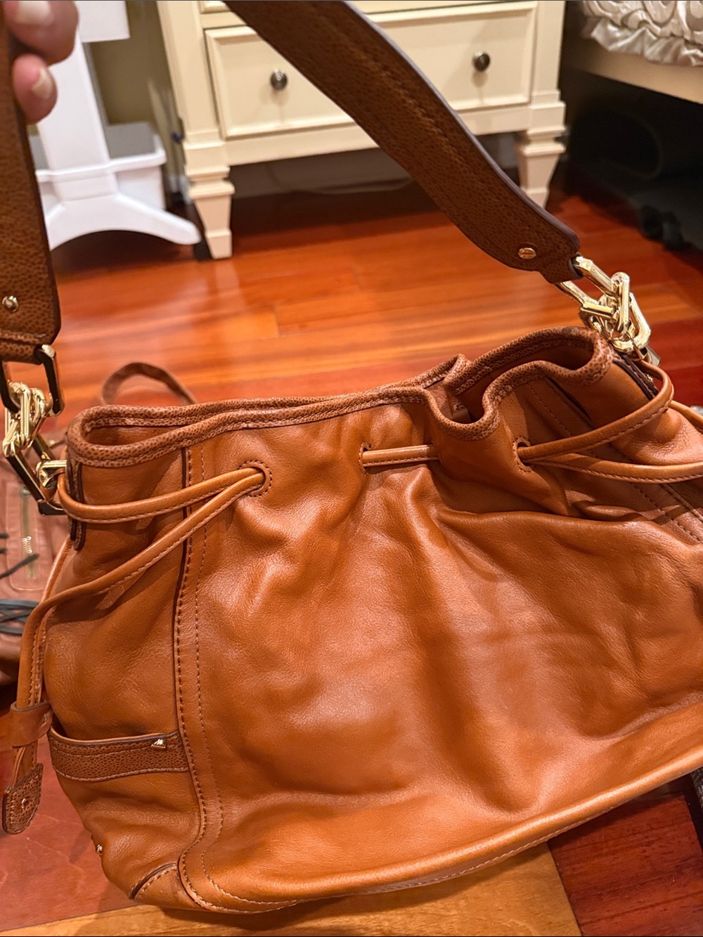 Leather Shoulder Bag in Cognac Brown - Classic Women’s Handbag